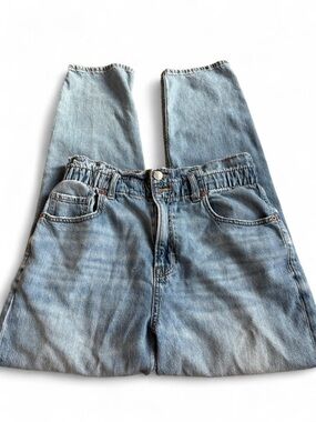 American Eagle High Rise Elastic Waist Jeans Size 8 Mom Jeans Light Wash
